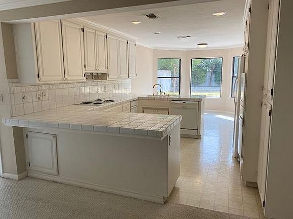 4th image of 2510 Meadow Lake Dr