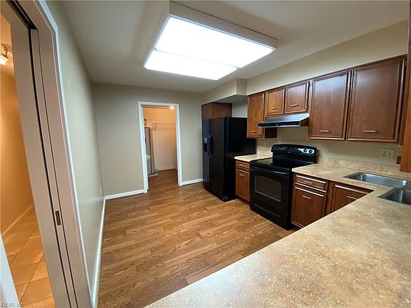 4th image of 215 Brooke Ave APT 309