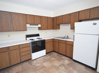 716 1st St FLOOR 1, Roslyn, SD 57261