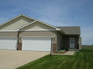 3802 Lakeview Dr SW, Cedar Rapids, IA 52404