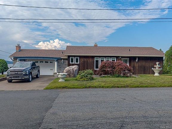 2nd image of 127 Bay Crescent Dr