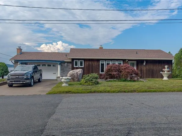 127 Bay Crescent Dr, Saint John, NB E2M 6M1