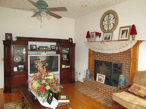 5th image of 318 Fox Run Dr