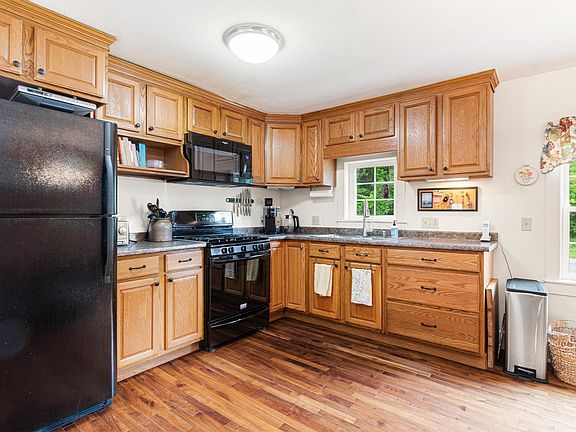 3rd image of 115 Colchester Pond Road