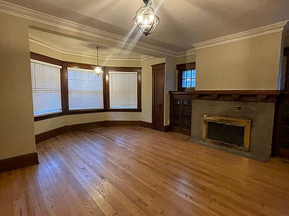 3rd image of 1812 E Newberry Blvd