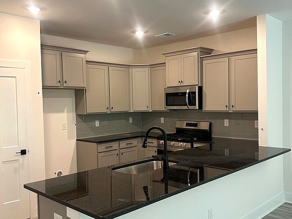 5th image of 634 Farcroft Trl Lot 123