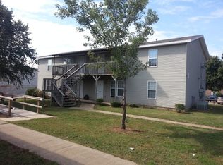 21 River Oaks Dr APT B, Jackson, TN 38305