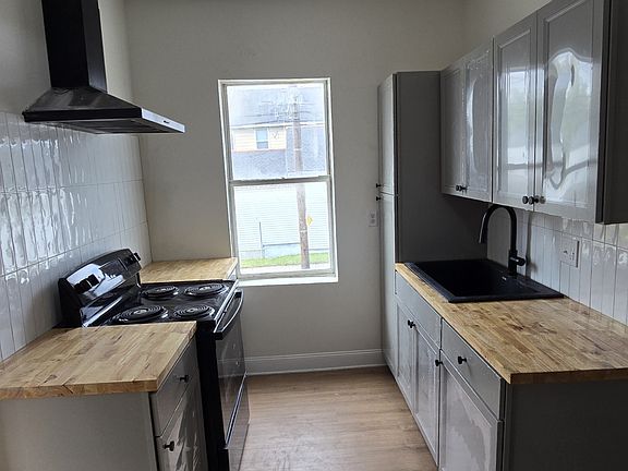 2nd image of 2234 Lapeyrouse St #2236