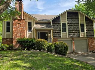 13945 S Summertree Ln, Olathe, KS 66062