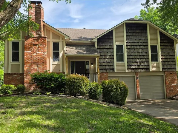 13945 S Summertree Ln, Olathe, KS 66062
