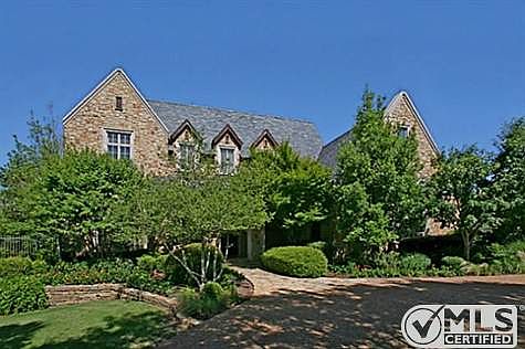 2nd image of 1401 Hawthorn Way