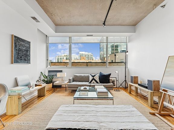 3rd image of 630 N Franklin St APT 619