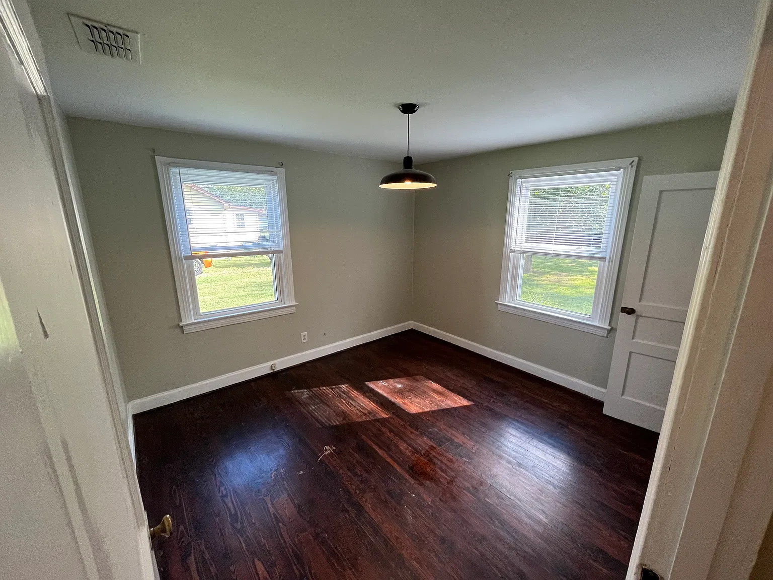 2 bed, 850 sqft, $1,695 — Photo 3