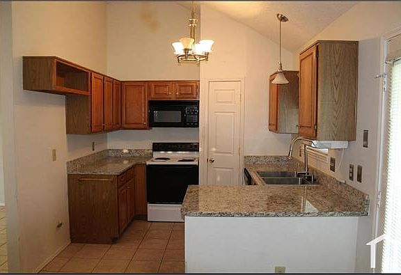 2nd image of 1108 Holly Dr