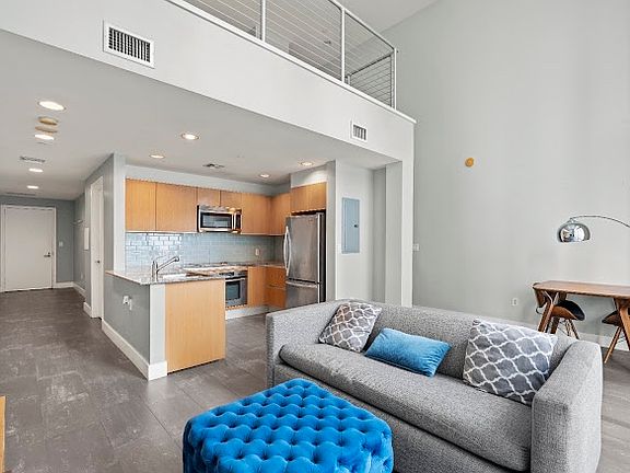 3rd image of 1050 Brickell Ave
