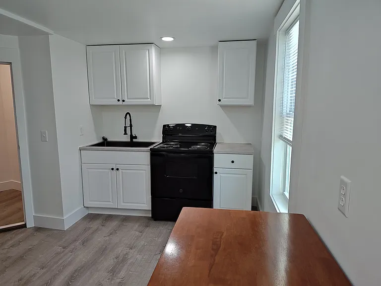 200 W Walnut St #6 — Photo 9
