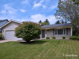 4904 W Glenbrook Trl, McHenry, IL 60050