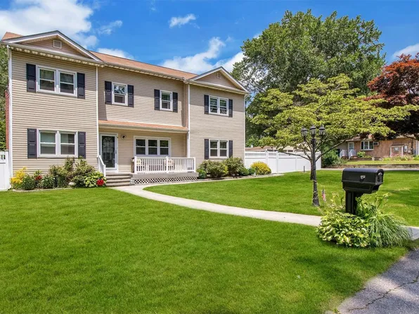 31 Beverly Rd, Lake Grove, NY 11755