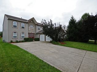 224 Mackenzie Dr, Pickerington, OH 43147