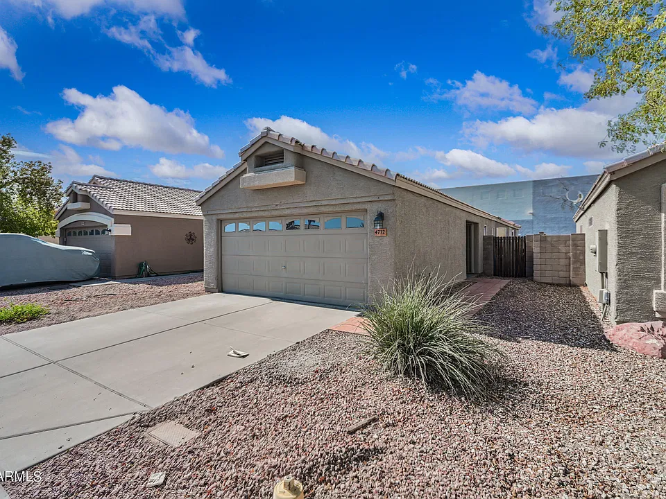 4732 E Mountain Sage Dr