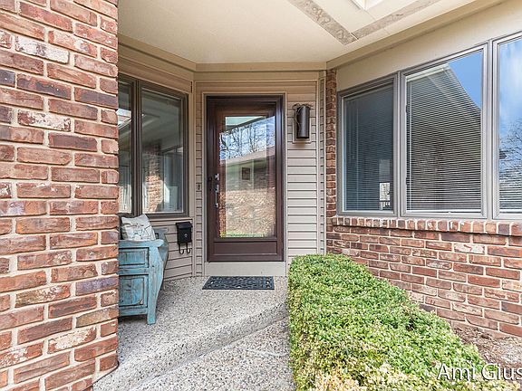 3rd image of 3273 Lake Dr SE