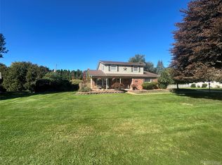 18424 Hollie Dr, Macomb, MI 48044