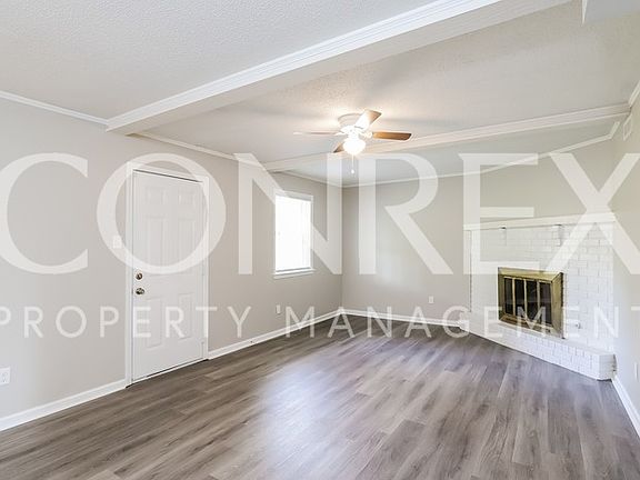 5th image of 1011 Silver Creek Dr