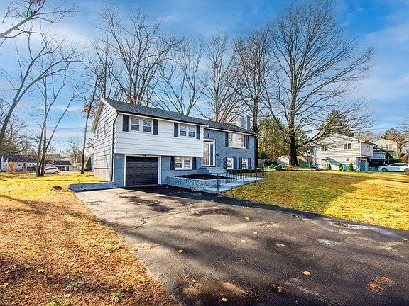 3rd image of 24 Morningside Dr
