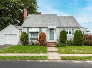 80 Grantland Rd, Cranston, RI 02910
