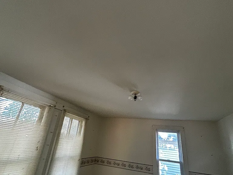 304 N Spruce St — Photo 11
