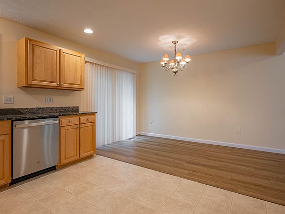 5th image of 69 Georgetowne Dr