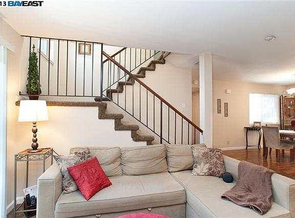 4th image of 2542 Village Dr