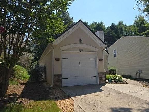 3rd image of 3405 Pinehurst Rd