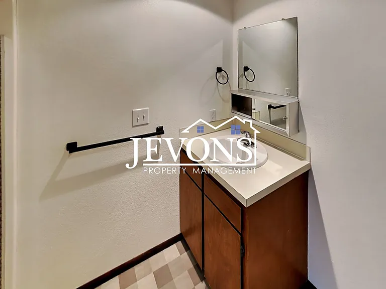 1202 S 39th Ave — Photo 18