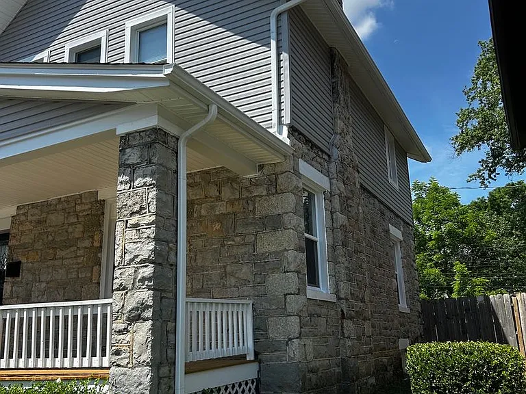 315 Parkwood Ave — Photo 2
