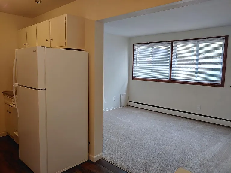 2420 Dupont Ave S — Photo 5
