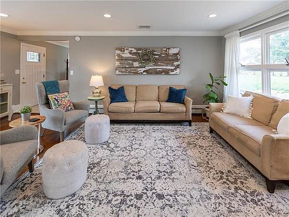 5th image of 4 Willow Dr