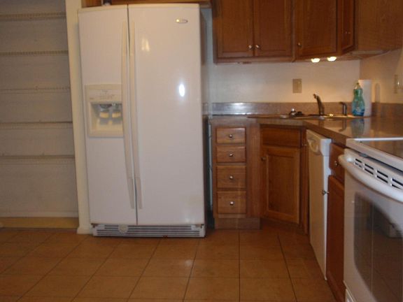 5th image of 949 Chatsworth Dr