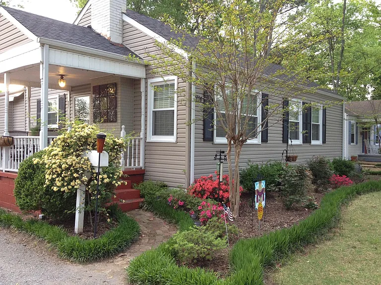 2714 Overton Rd SW — Photo 1
