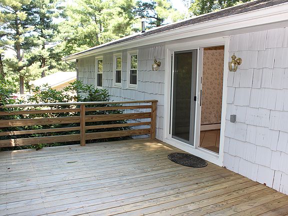 4th image of 44 Oakwood Dr