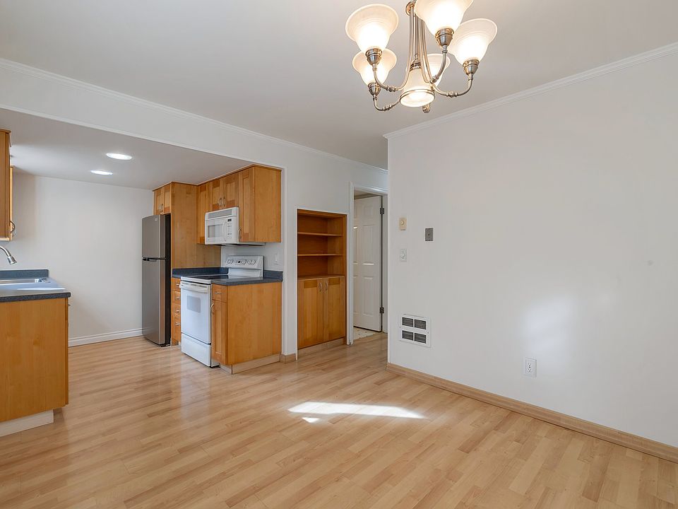 Kitchen with a dining room.