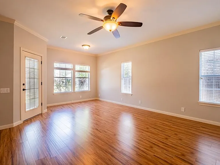 9202 Amanda Dr — Photo 20