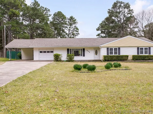 2106 Riverview Dr, Tahlequah, OK 74464