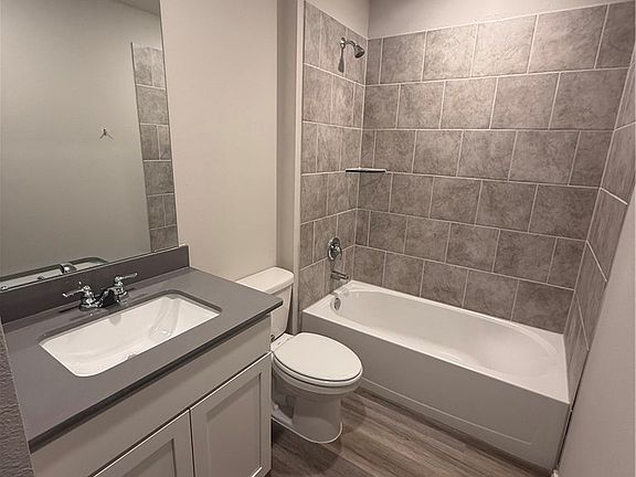 3rd image of 219 Rockbridge Dr