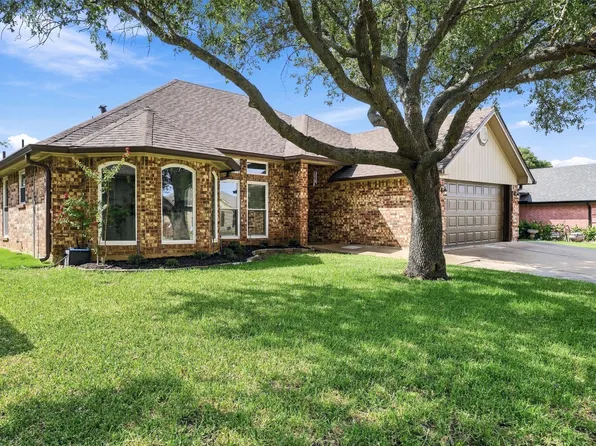 6036 Sundown Dr, Watauga, TX 76148