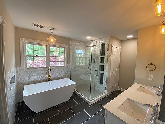 3rd image of 2449 Vale Dr