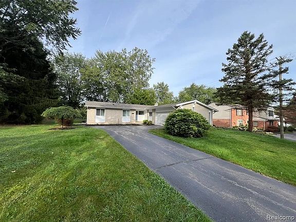 2nd image of 2988 Aspen Ln