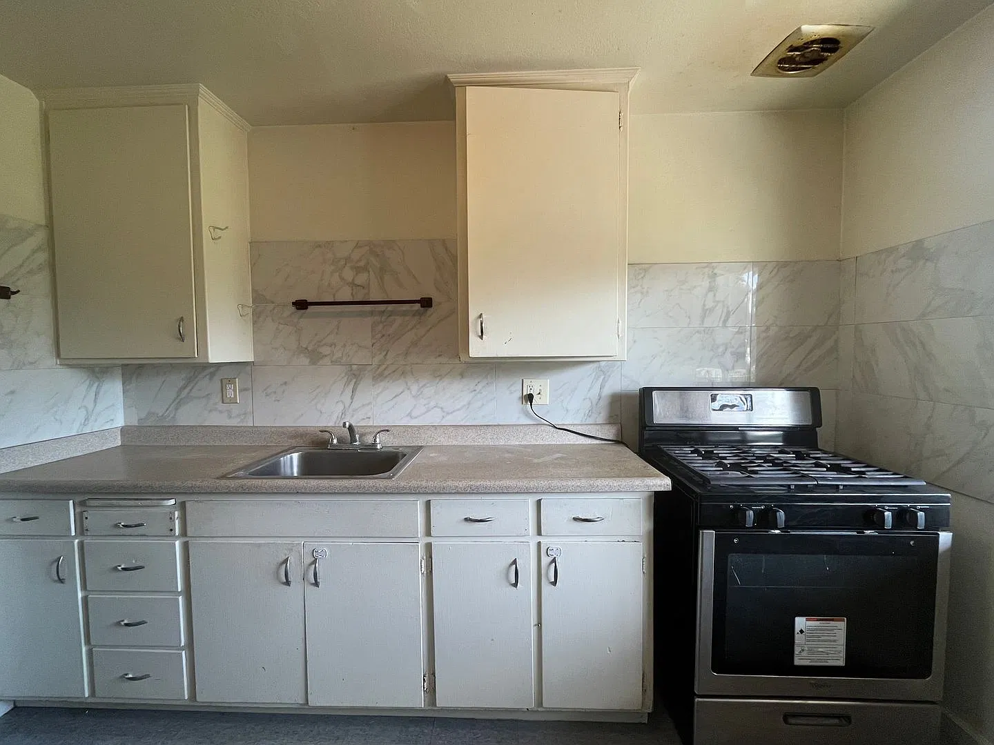 441-447 N Golden Gate Ave — Photo 3