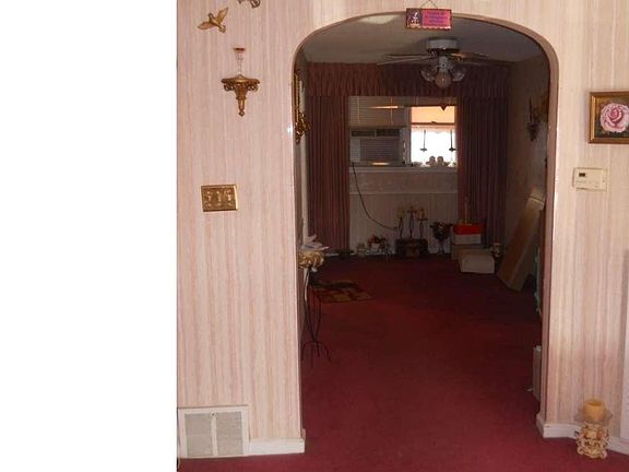 5th image of 2935 Devereaux Ave