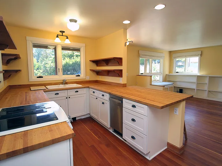 9233 SW Brier Pl — Photo 11